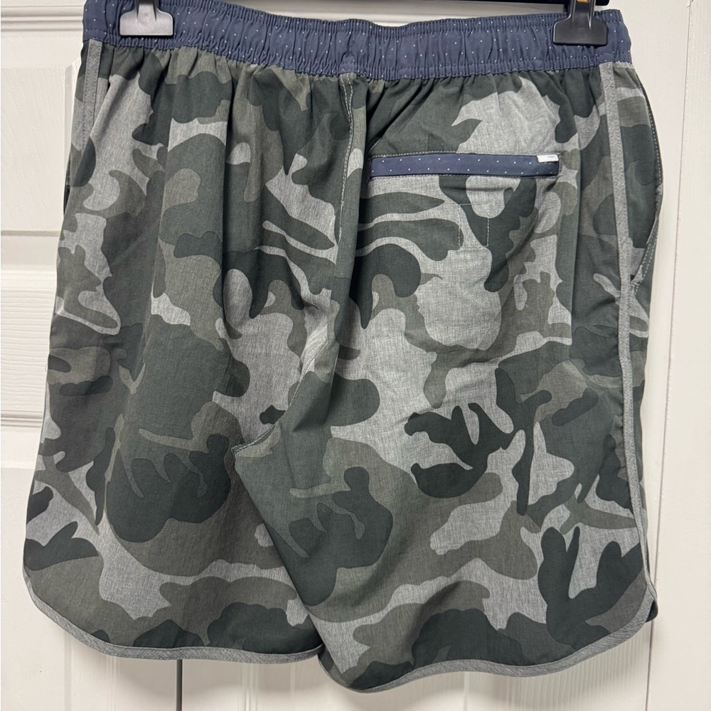 Vuori green-gray shorts - Picture 2 of 5